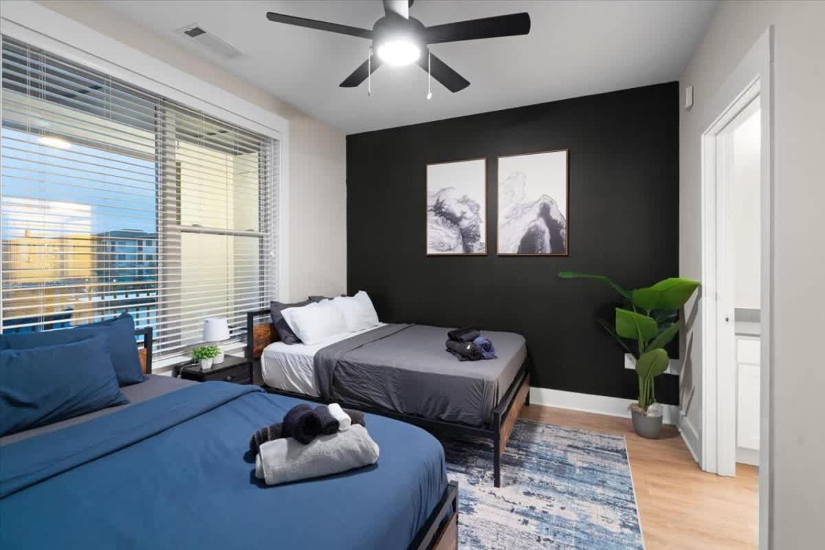 Upscale King 3br Mins To Uptown Apartment *