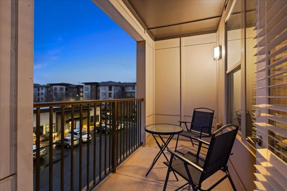 Upscale King 3br Mins To Uptown Apartment *